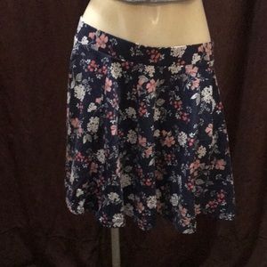 Flowered short skirt